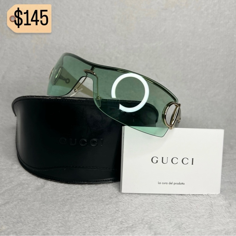 ✨✨✨✨SOLD✨✨✨✨ Gucci Authentic RARE Shield Rimless Green Gradient Sunglasses